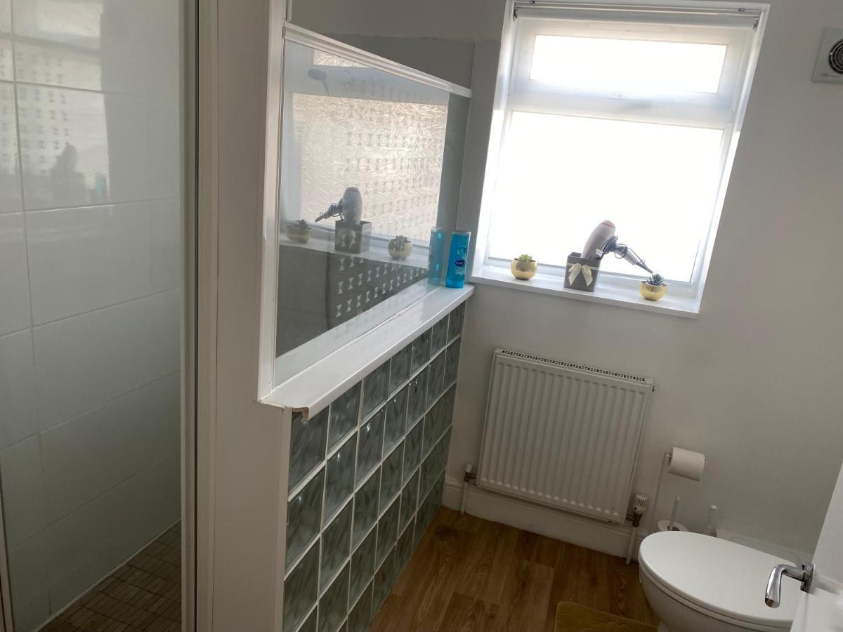Private House With Free Park For Group Near Wembley Station Villa Londra Esterno foto