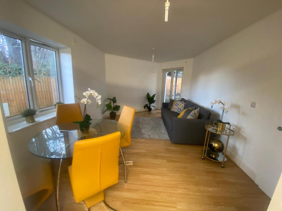 Private House With Free Park For Group Near Wembley Station Villa Londra Esterno foto