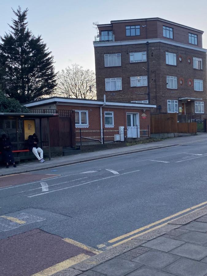 Private House With Free Park For Group Near Wembley Station Villa Londra Esterno foto