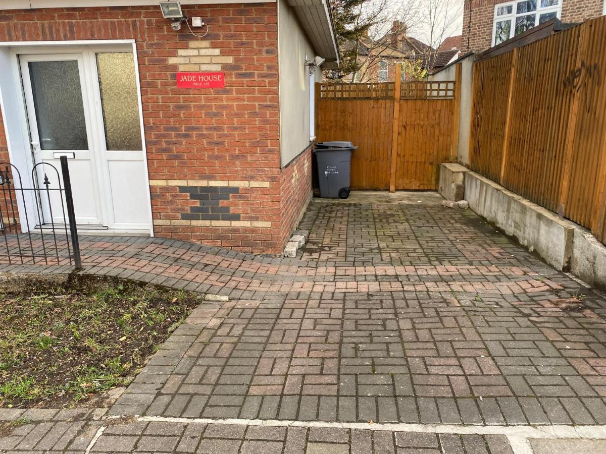 Private House With Free Park For Group Near Wembley Station Villa Londra Esterno foto